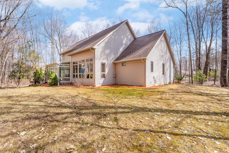 1825 Pine Tree Ct, Luxemburg, WI 54217-1356