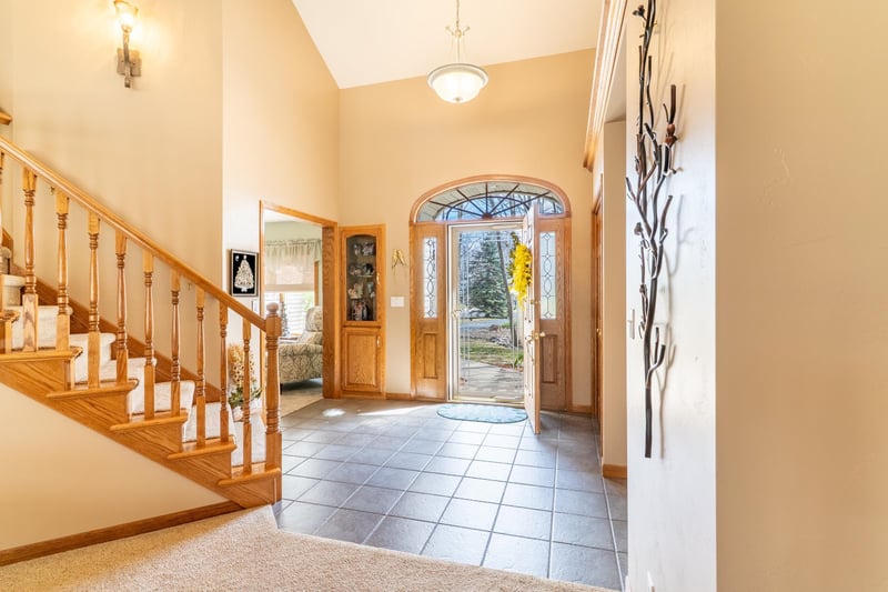 1825 Pine Tree Ct, Luxemburg, WI 54217-1356