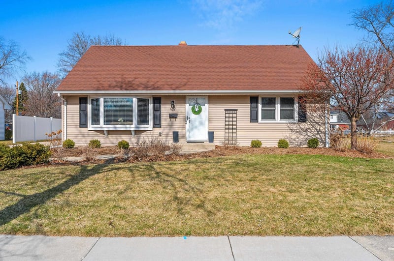 637 Winnebago St, De Pere, WI 54115