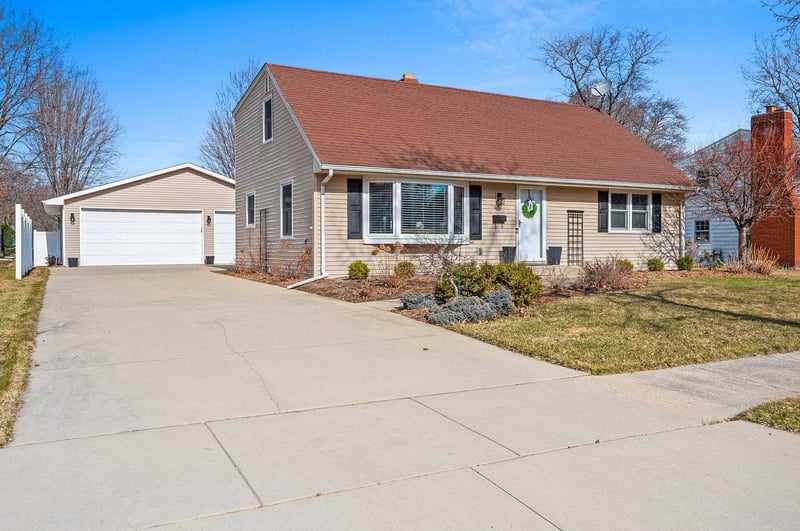 637 Winnebago St, De Pere, WI 54115
