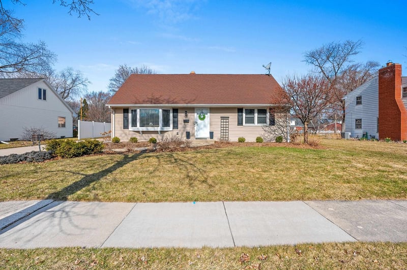 637 Winnebago St, De Pere, WI 54115