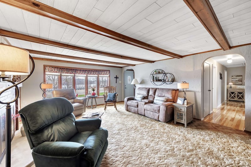 1202 Red Maple Rd, De Pere, WI 54115-1601