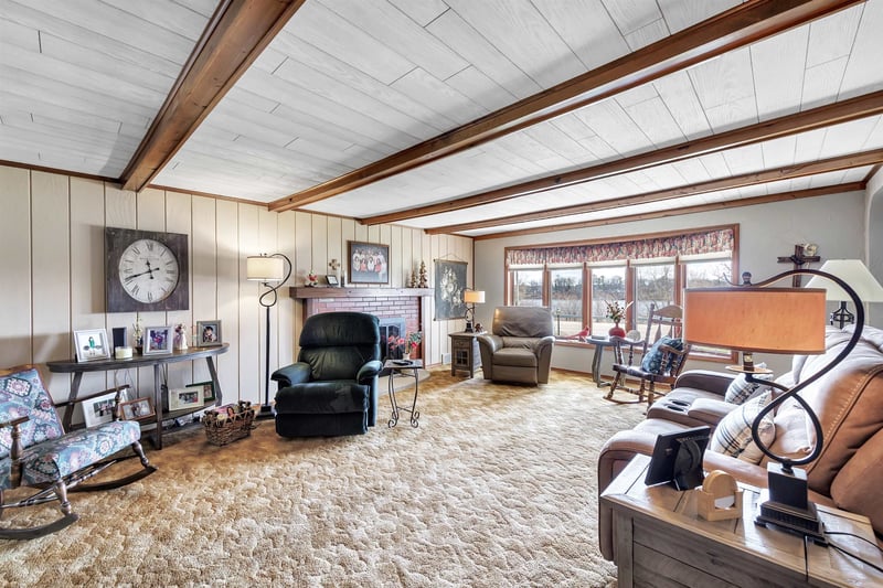 1202 Red Maple Rd, De Pere, WI 54115-1601