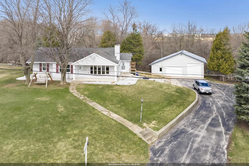 1202 Red Maple Rd, De Pere, WI 54115-1601