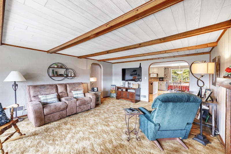 1202 Red Maple Rd, De Pere, WI 54115-1601