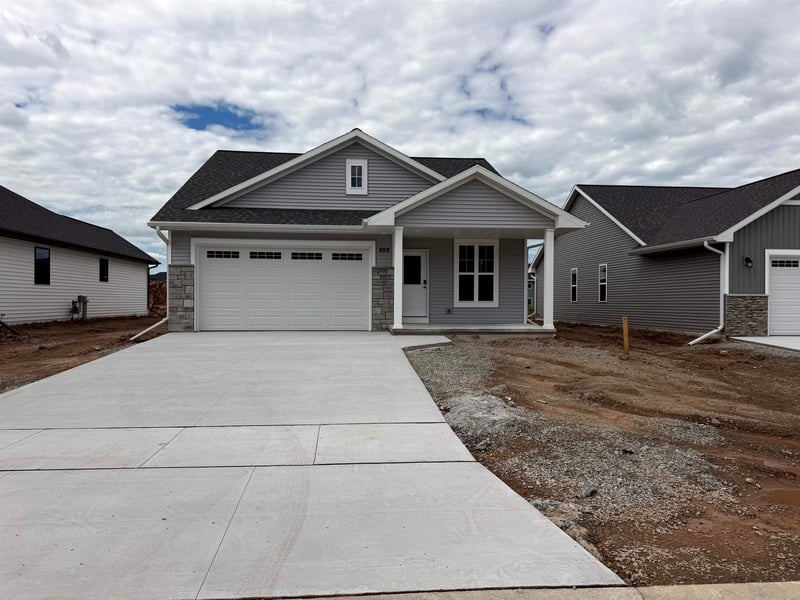 952 Enclave Ct, De Pere, WI 54115
