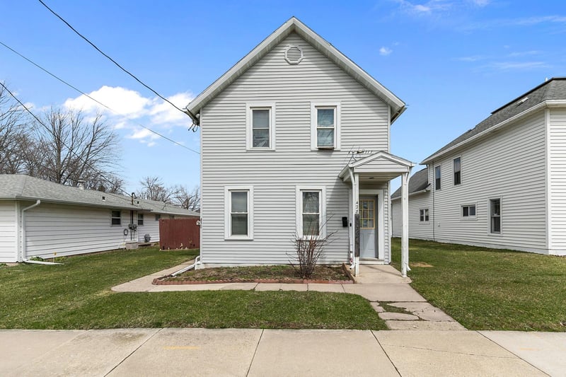 428 10th St, Kaukauna, WI 54130