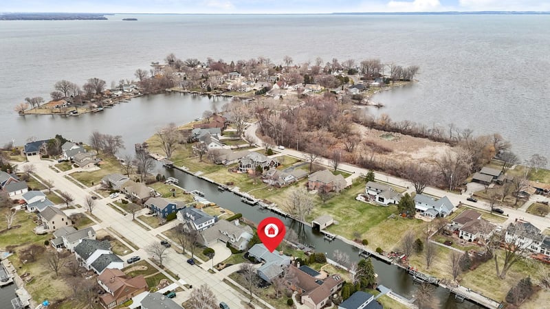 1866 Cliffview Ct, Oshkosh, WI 54901