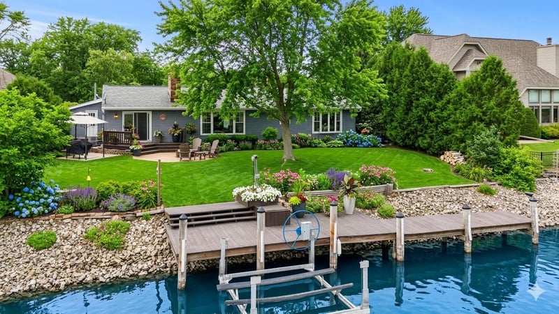 1866 Cliffview Ct, Oshkosh, WI 54901
