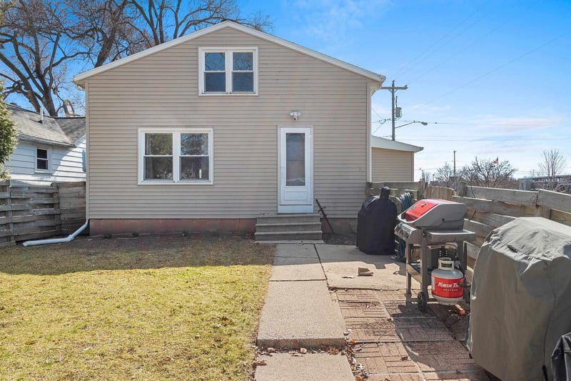 846 Oak St, De Pere, WI 54115-1533