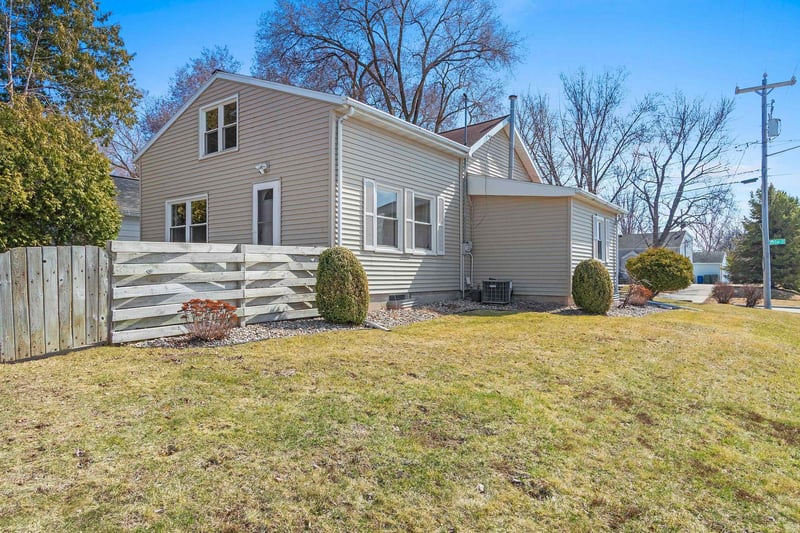 846 Oak St, De Pere, WI 54115-1533