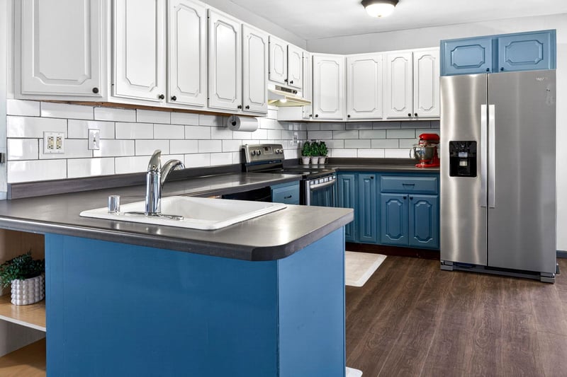 712 Chestnut St, Neenah, WI 54956-3844