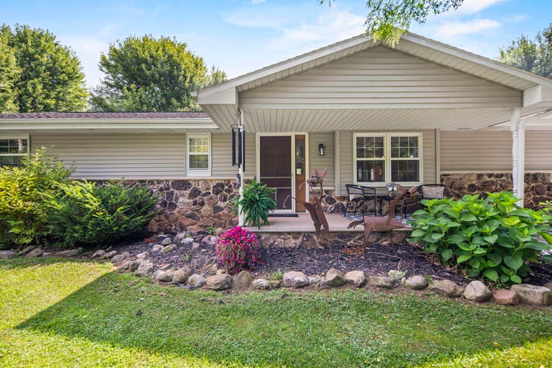 N4742 Thompson Rd, Shiocton, WI 54170