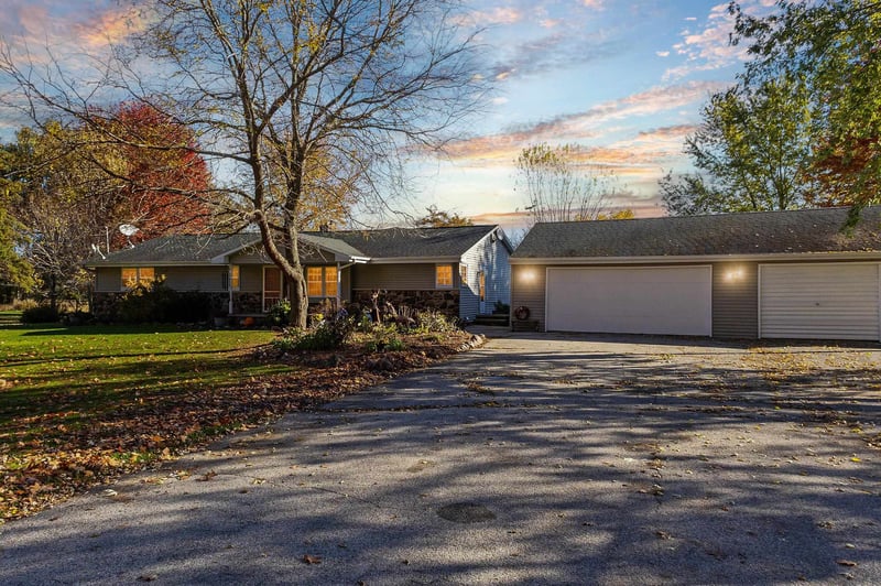 N4742 Thompson Rd, Shiocton, WI 54170
