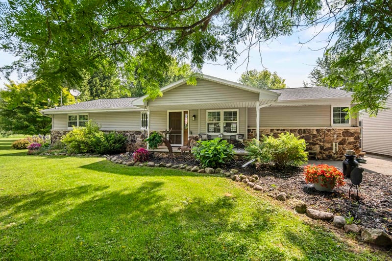N4742 Thompson Rd, Shiocton, WI 54170