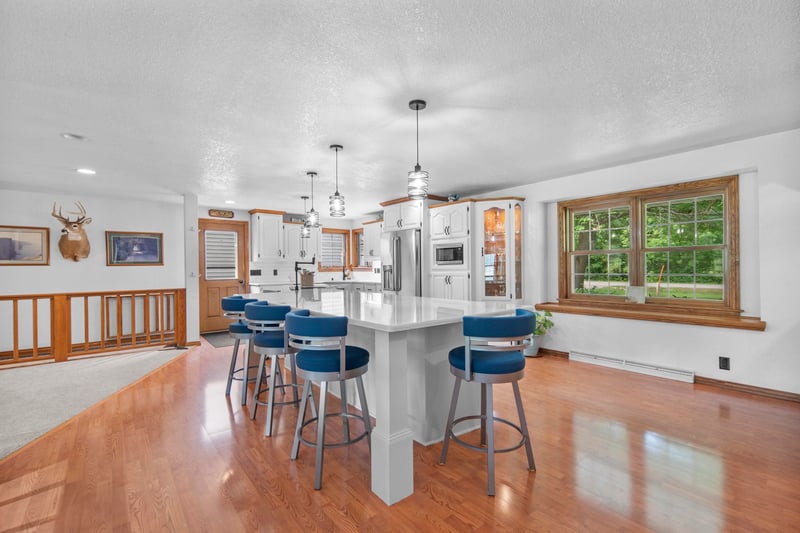 N4742 Thompson Rd, Shiocton, WI 54170
