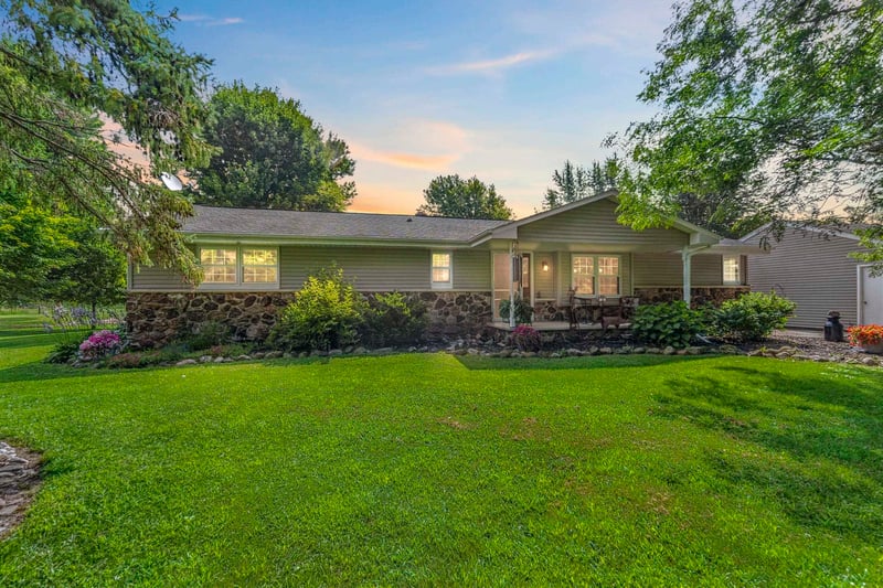 N4742 Thompson Rd, Shiocton, WI 54170