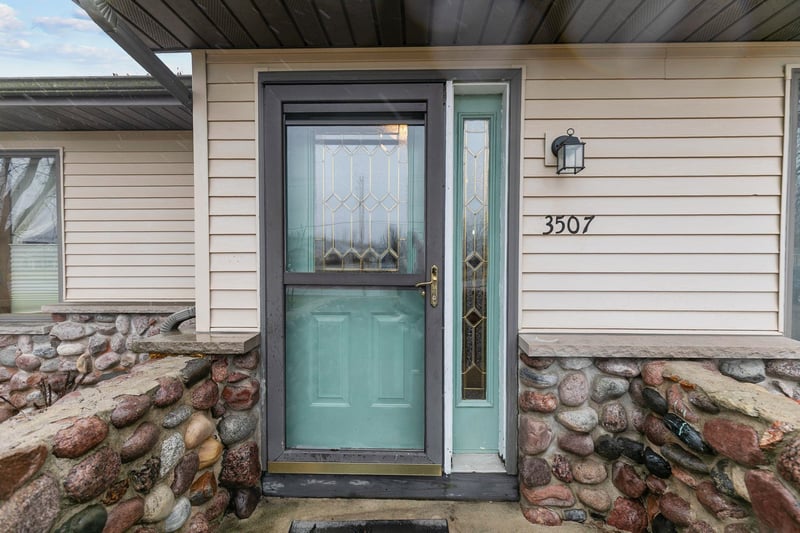 3507 20th Ave, Oshkosh, WI 54904