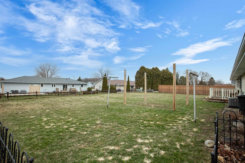 1703 Eisenhower St, New Holstein, WI 53061-1631
