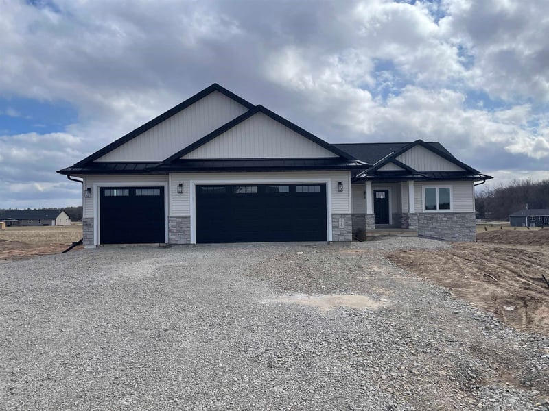 3757 Evelyn Rose Ln, Suamico, WI 54313