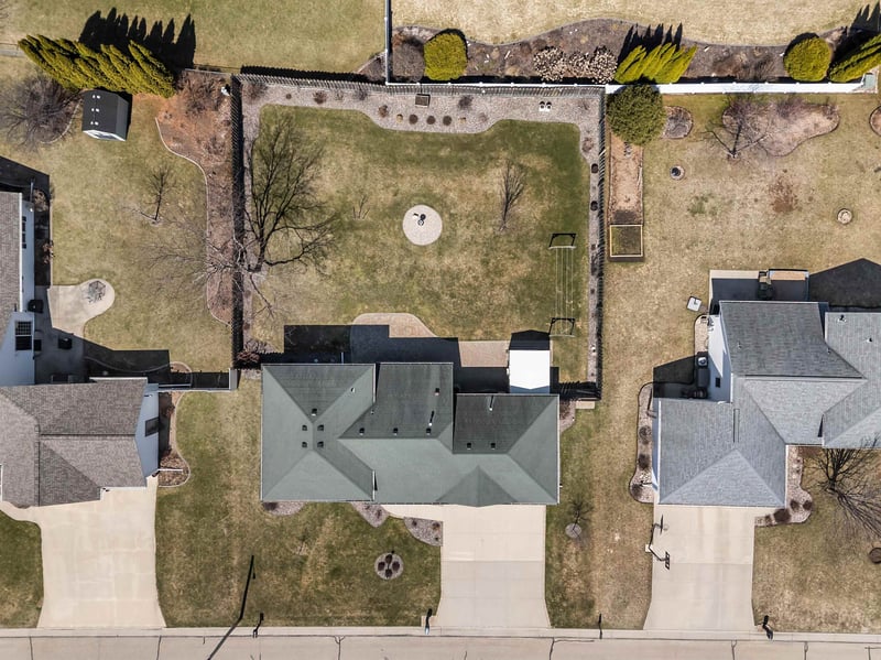 1239 Fawn Dr, Neenah, WI 54956