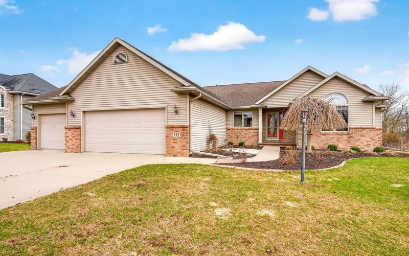 1321 Shooting Star Dr, Neenah, WI 54956