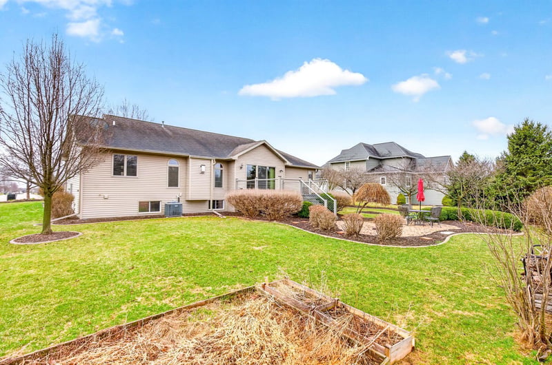 1321 Shooting Star Dr, Neenah, WI 54956