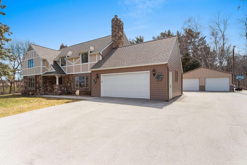 2276 Dollar Rd, De Pere, WI 54115-9712