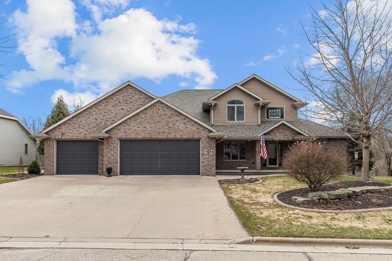 114 Shalimar Ct, Combined Locks, WI 54113
