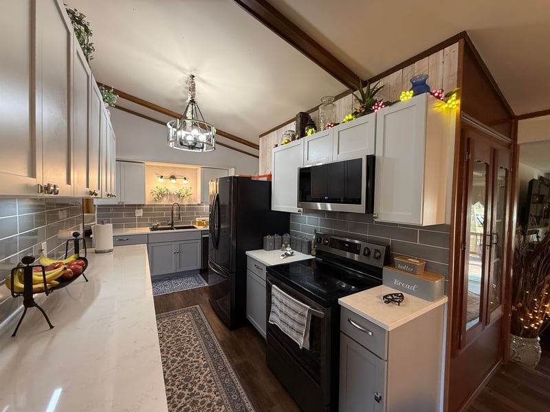 921 Schabow St, Gresham, WI 54128