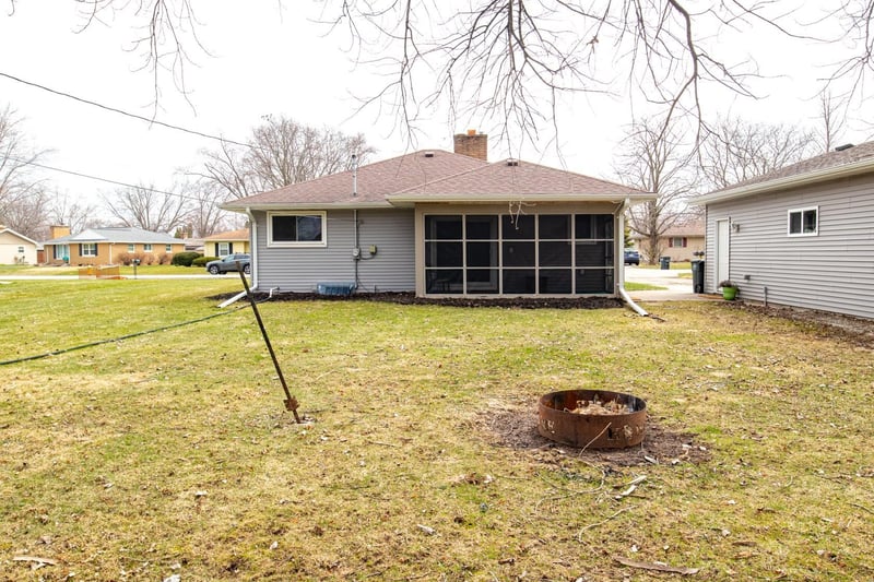 1380 Lakeview Ln, Menasha, WI 54952