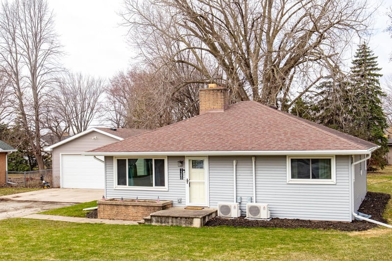 1380 Lakeview Ln, Menasha, WI 54952