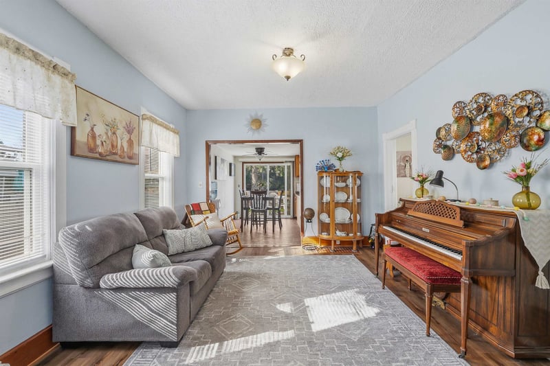 316 Lincoln Ave, Oshkosh, WI 54901