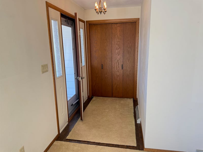 1315 Wedgewood Ln, Neenah, WI 54956