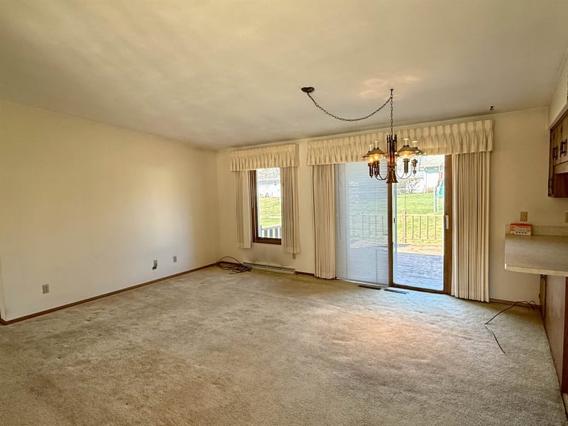 1315 Wedgewood Ln, Neenah, WI 54956