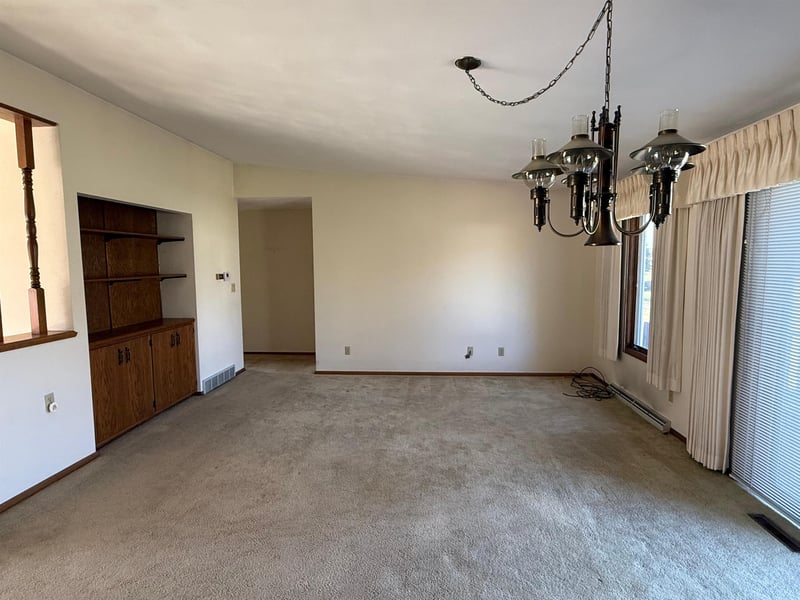 1315 Wedgewood Ln, Neenah, WI 54956