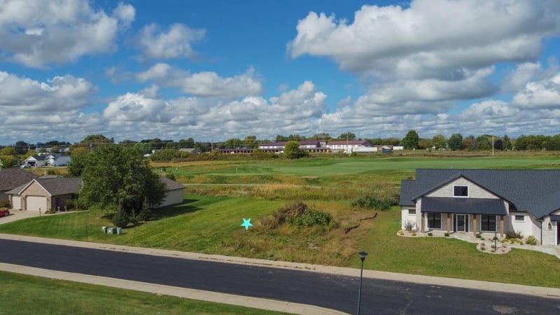 526 Royal St Pats Dr #143, Wrightstown, WI 54180