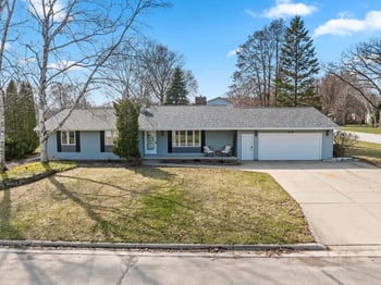 2130 King James Dr, Green Bay, WI 54304-1827