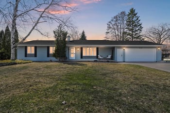 2130 King James Dr, Green Bay, WI 54304-1827