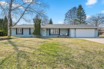 2130 King James Dr, Green Bay, WI 54304-1827