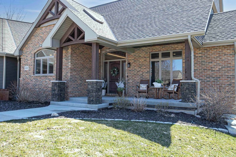 2592 Remington Ct, Green Bay, WI 54302