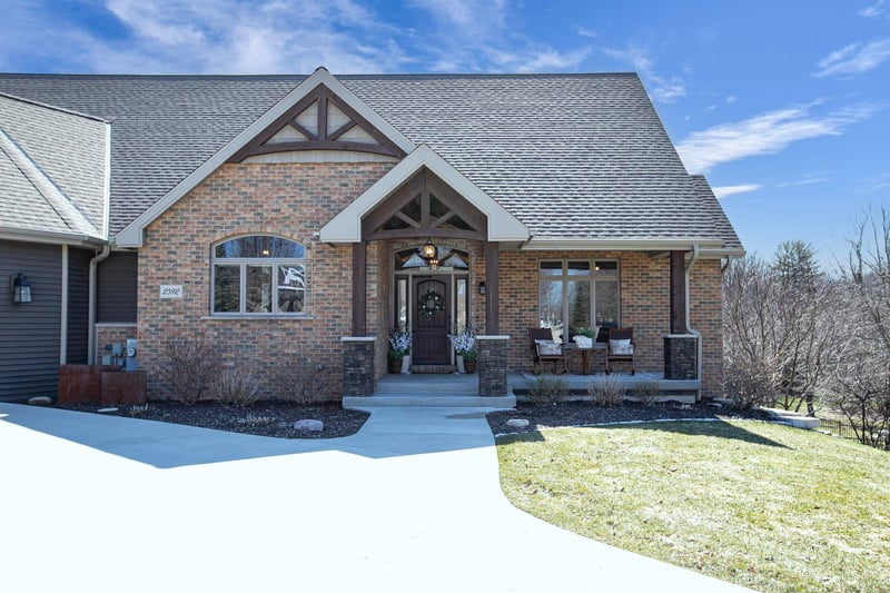 2592 Remington Ct, Green Bay, WI 54302