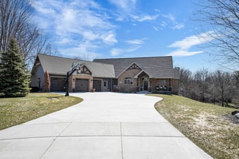 2592 Remington Ct, Green Bay, WI 54302