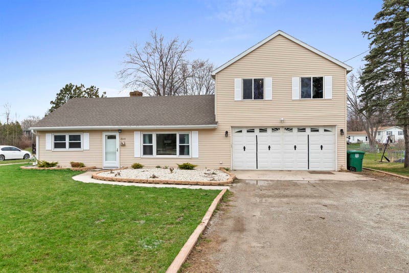 2068 Lost Dauphin Rd, De Pere, WI 54115