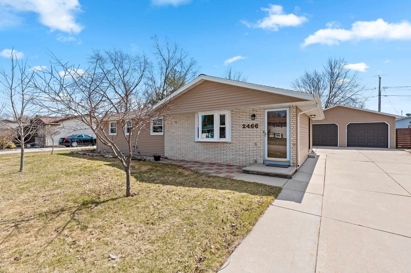 2466 Pecan St, Green Bay, WI 54311