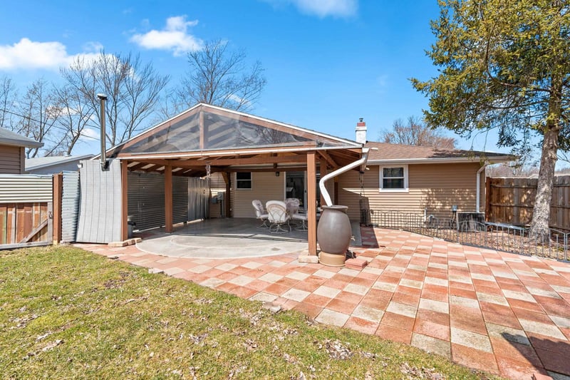 2466 Pecan St, Green Bay, WI 54311