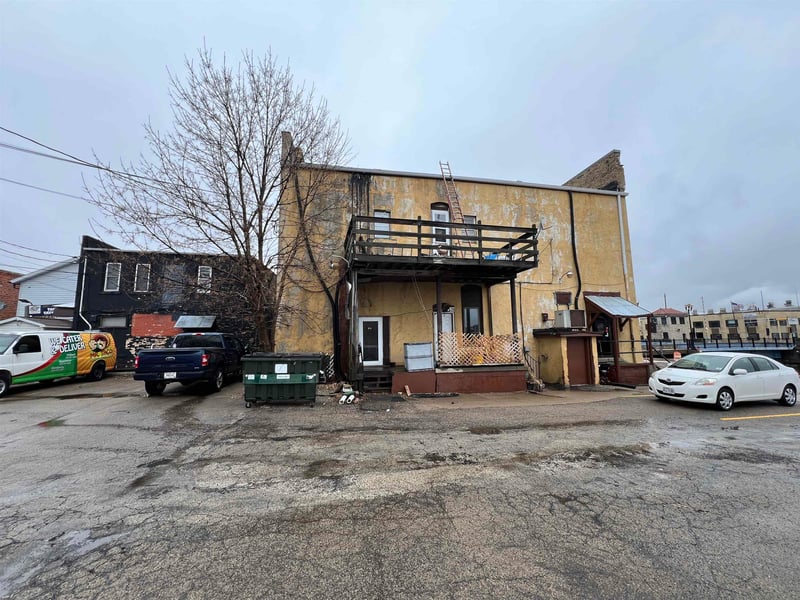 2 Tayco St, Menasha, WI 54952