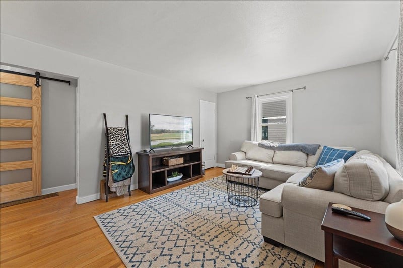 817 15th Ave, Green Bay, WI 54304-2503