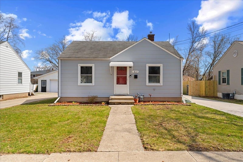 817 15th Ave, Green Bay, WI 54304-2503