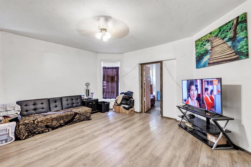 827 Broadway , Green Bay, WI 54303